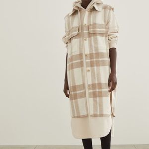 Worn for two hours. Relaxed-fit, sleeveless, shirt jacket in woven fabric.